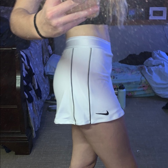 White nike athletic squart - Picture 5 of 8